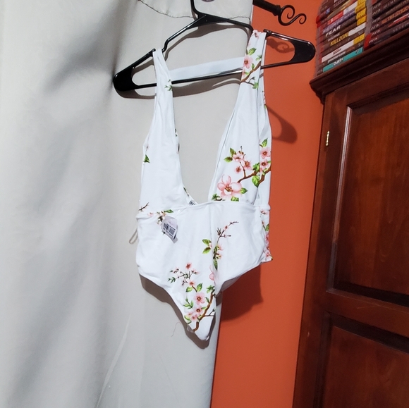 2 New bathing suits - Picture 4 of 4